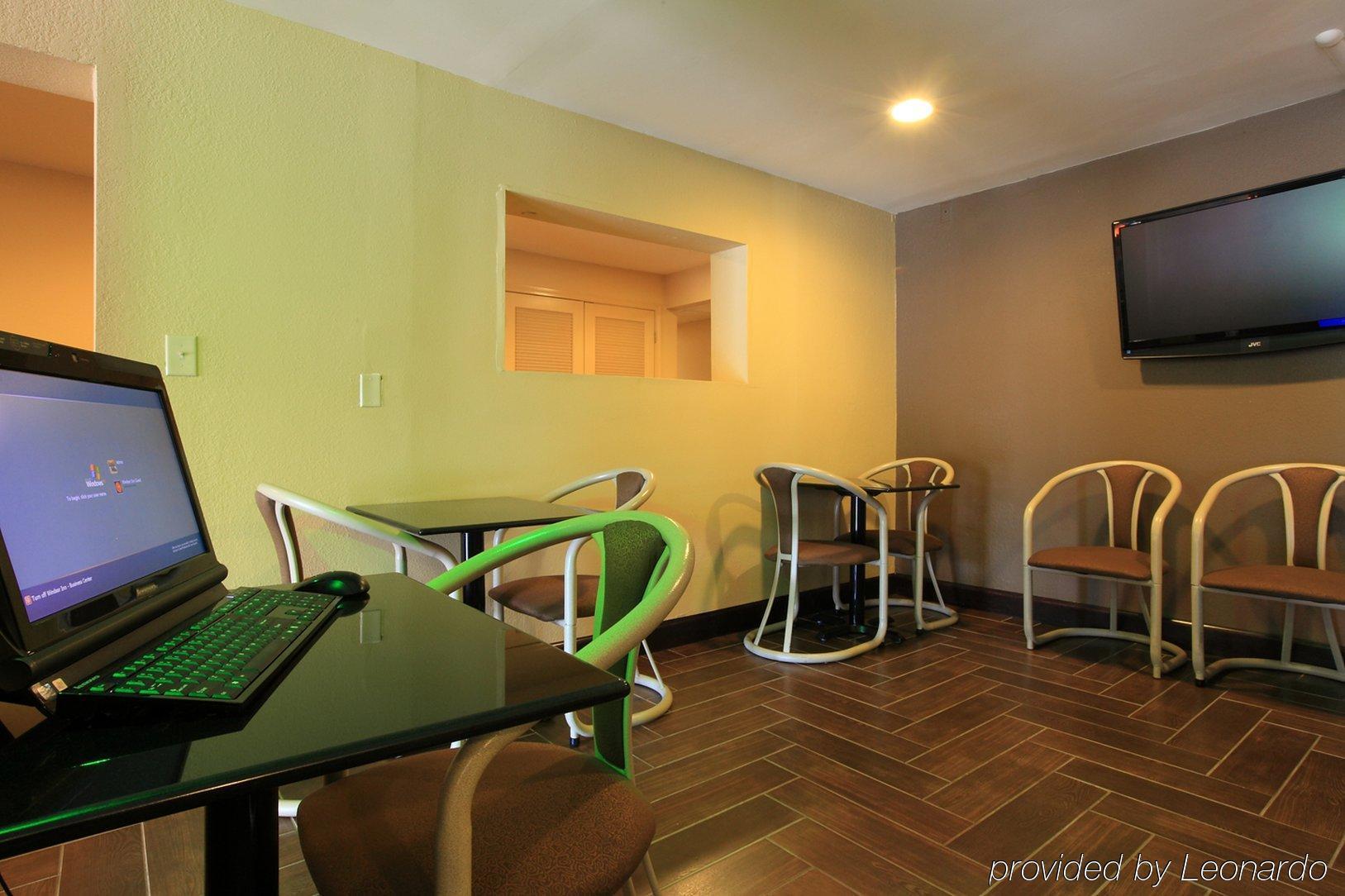 Red Roof Inn Raleigh North-Crabtree Mall-Lenovo Center Room photo