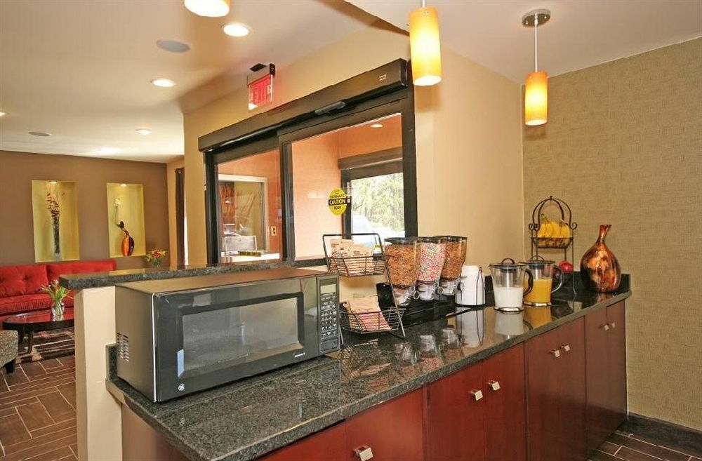Red Roof Inn Raleigh North-Crabtree Mall-Lenovo Center Restaurant photo