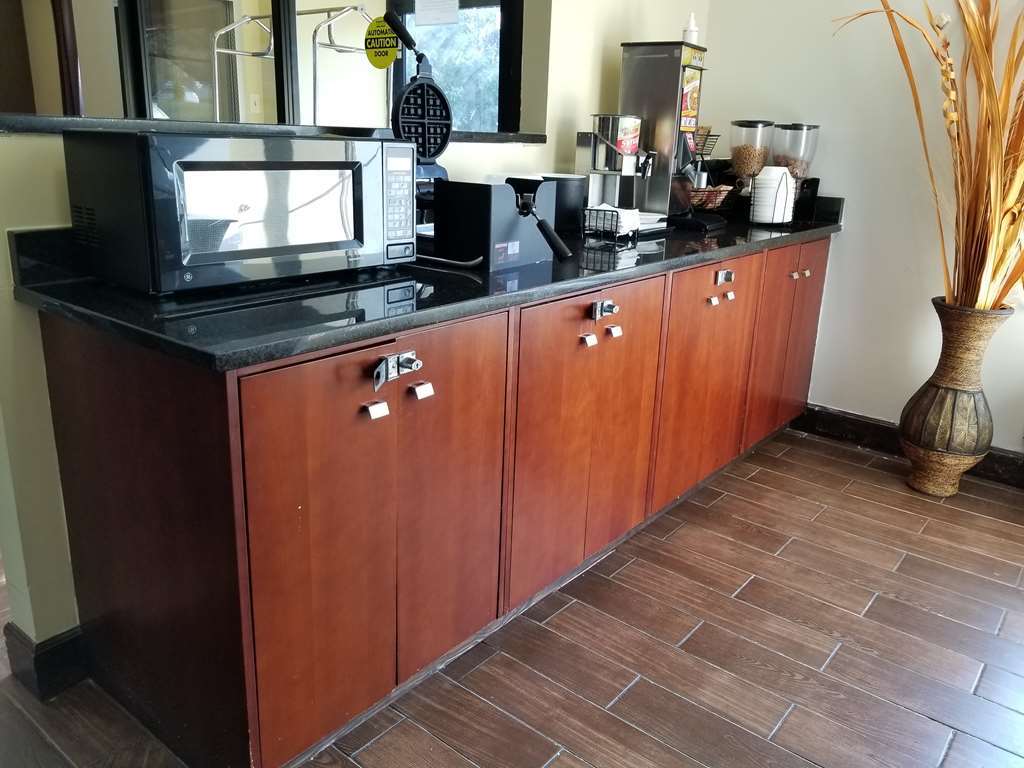 Red Roof Inn Raleigh North-Crabtree Mall-Lenovo Center Restaurant photo
