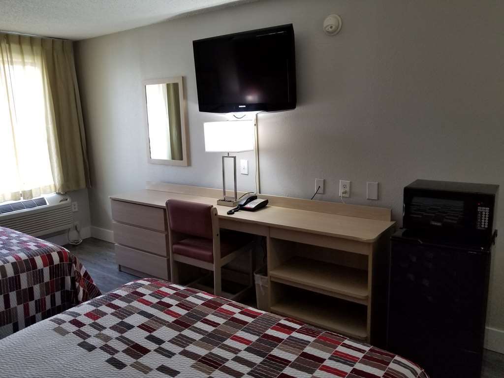 Red Roof Inn Raleigh North-Crabtree Mall-Lenovo Center Room photo