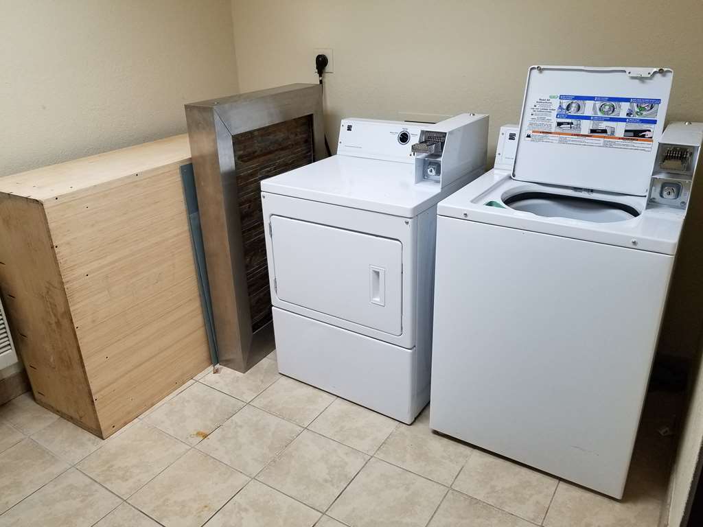 Red Roof Inn Raleigh North-Crabtree Mall-Lenovo Center Facilities photo