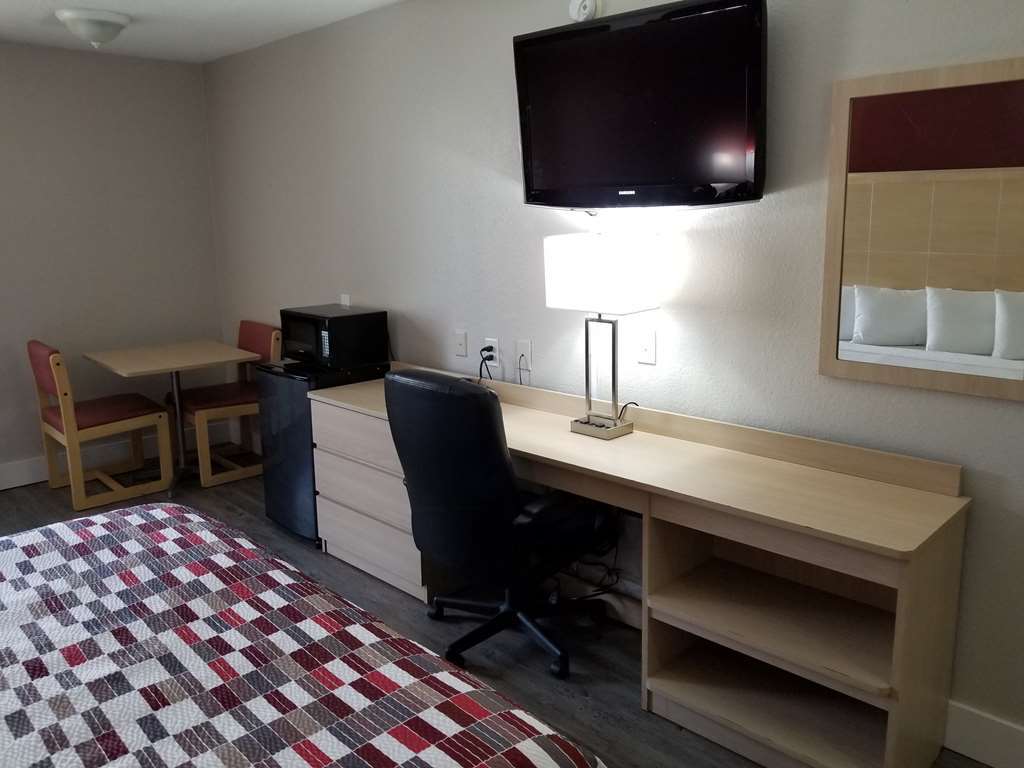Red Roof Inn Raleigh North-Crabtree Mall-Lenovo Center Room photo